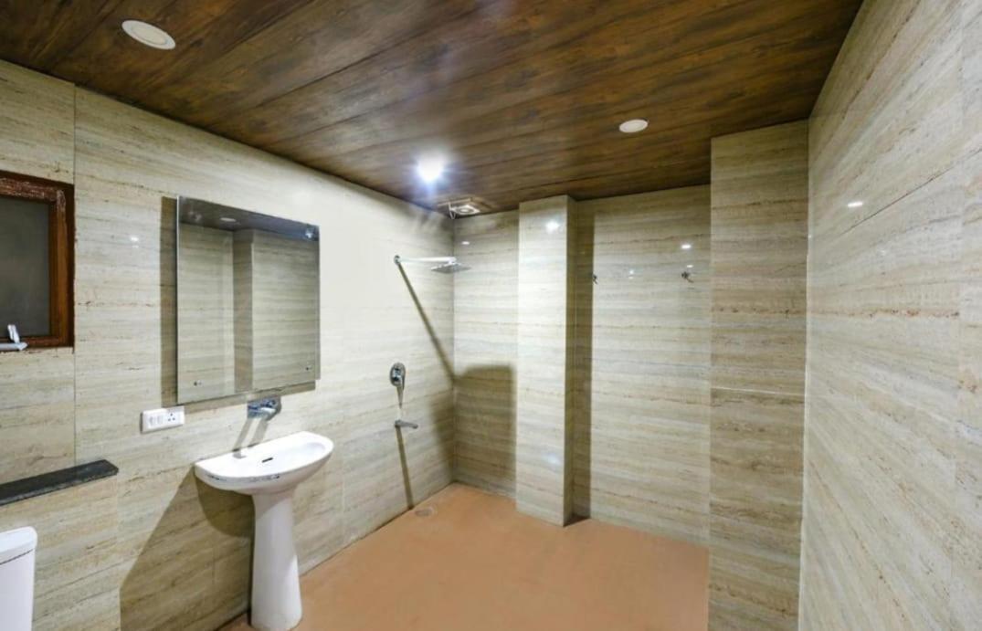 The Western Heights I Serviced Apartments I Pvt Balcony I Lift I Peacefull Area I Family Accomodation I Kasauli I By Exotic Stays Zewnętrze zdjęcie